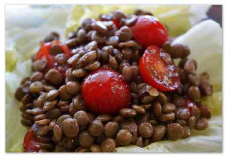 Green lentil and tomato salad